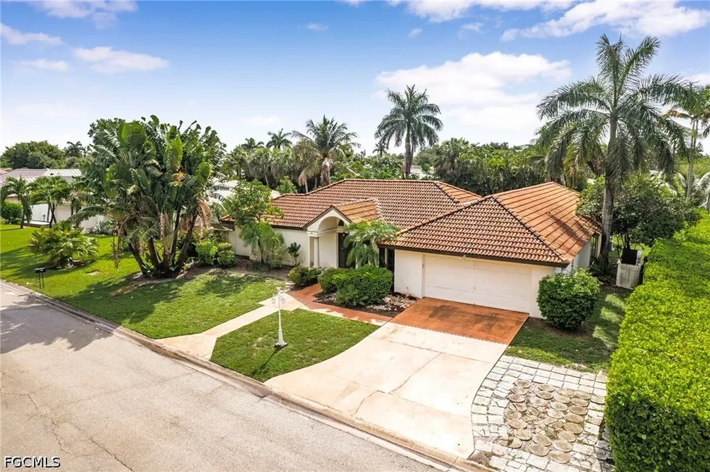 5231 Greenbriar Drive Fort Myers FL 33919