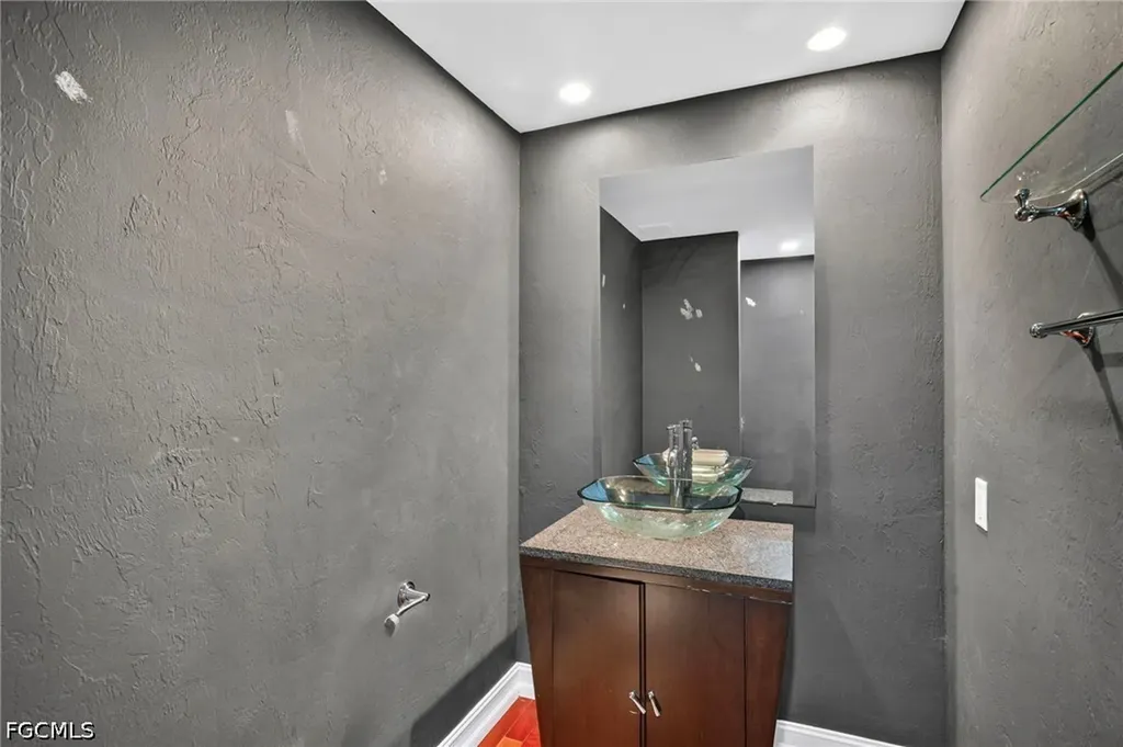 5231 Greenbriar Drive Fort Myers FL 33919