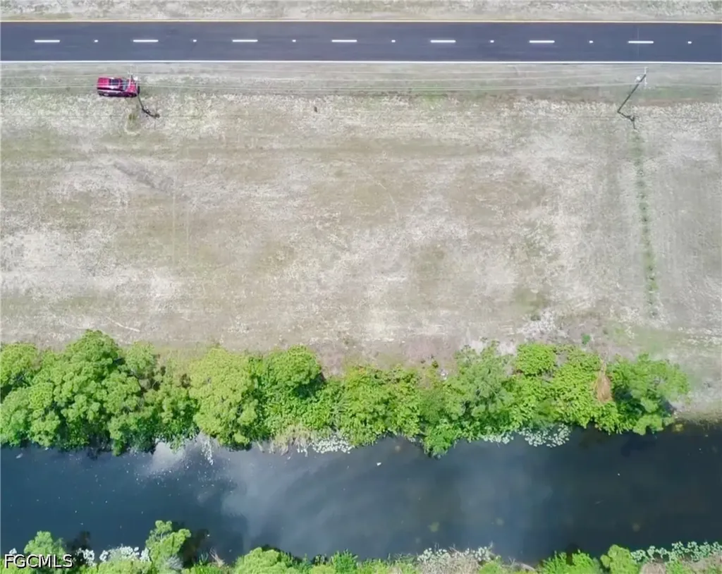 207 Wilmington Parkway Cape Coral FL 33993