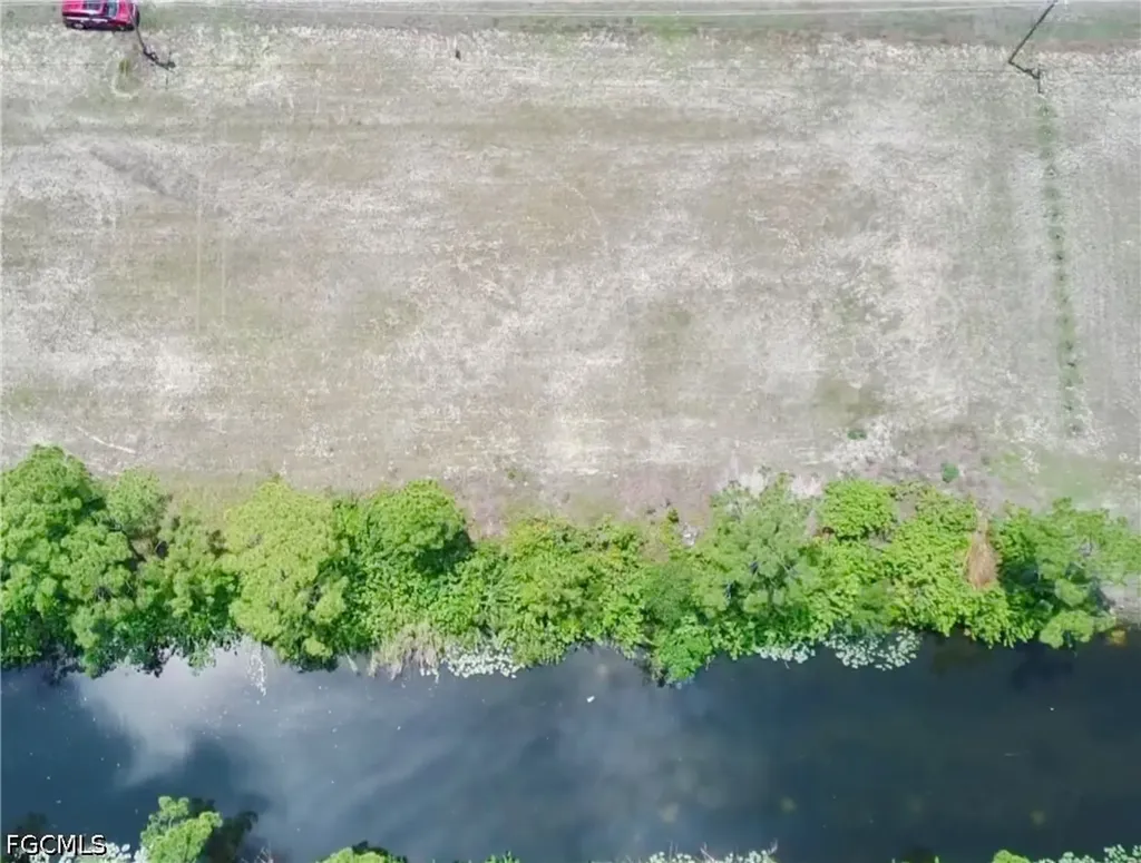 207 Wilmington Parkway Cape Coral FL 33993