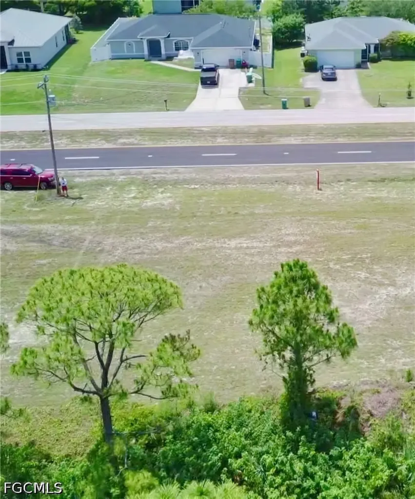 207 Wilmington Parkway Cape Coral FL 33993