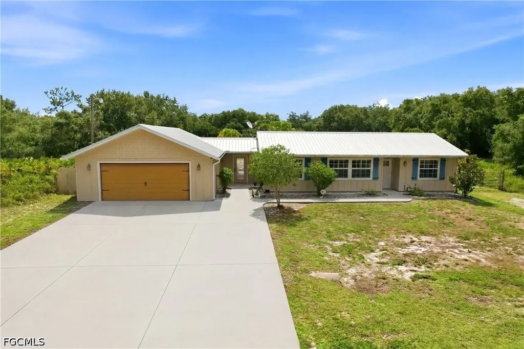 2310 Abbott Avenue Alva FL 33920