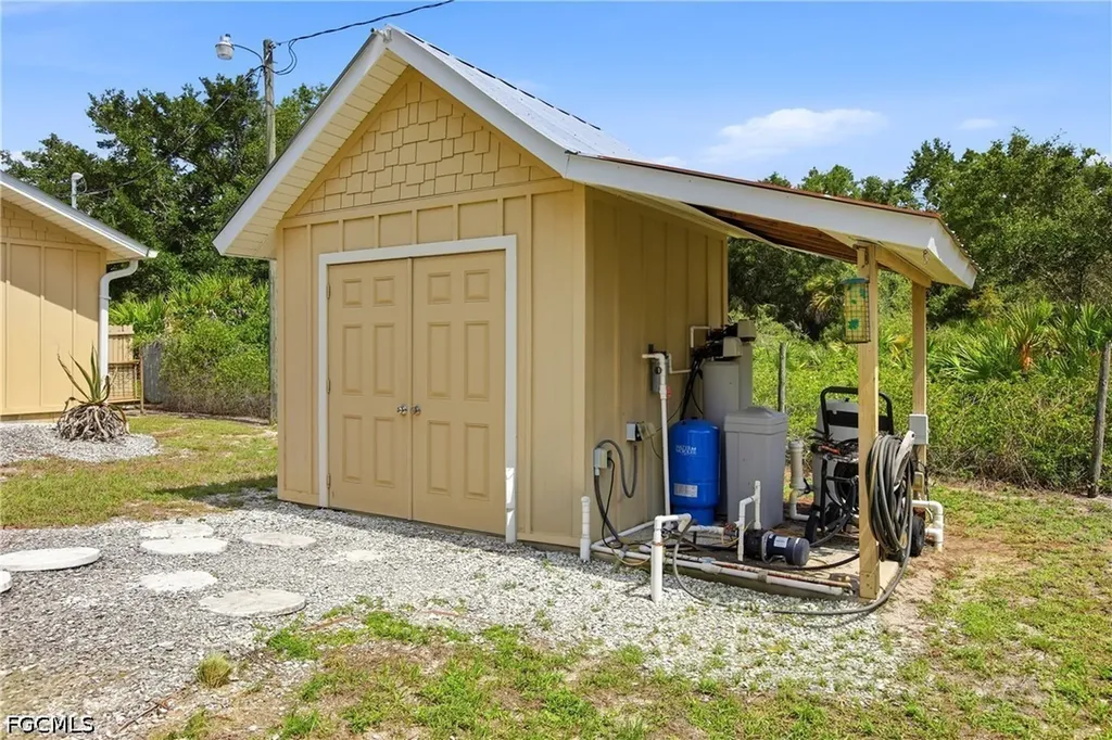 2310 Abbott Avenue Alva FL 33920