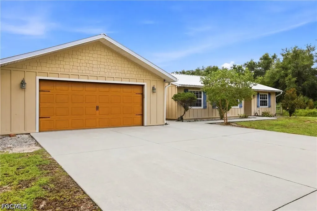 2310 Abbott Avenue Alva FL 33920
