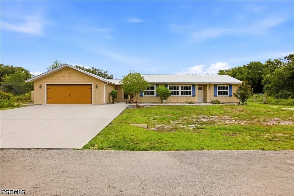 2310 Abbott Avenue Alva FL 33920