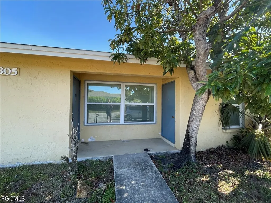 2305 SE 6th Lane Cape Coral FL 33990
