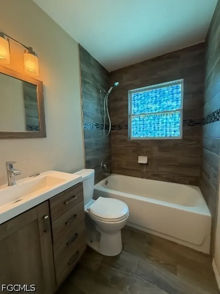 2238 Wolverton Court Alva FL 33920