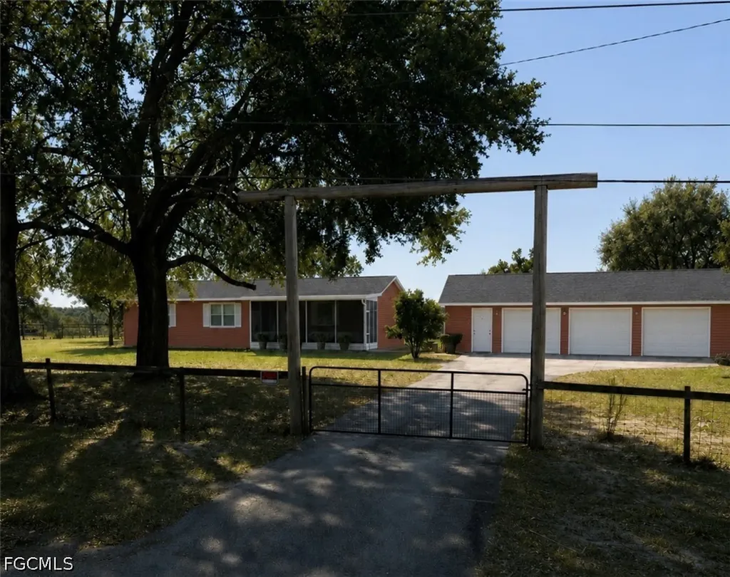 4100 Marion County Road Weirsdale FL 32195