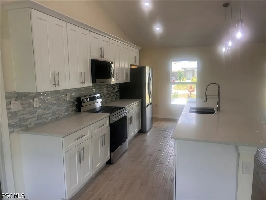 3512 NE 17th Place Cape Coral FL 33909