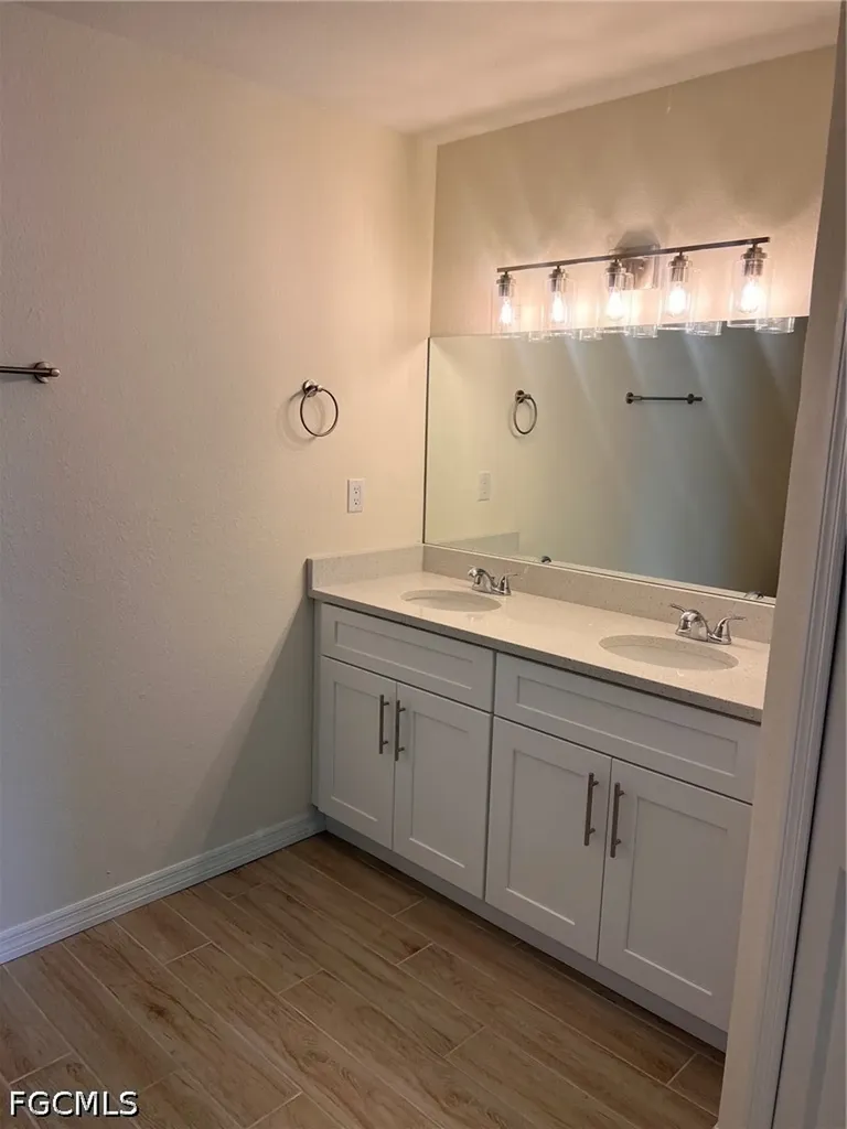 3512 NE 17th Place Cape Coral FL 33909