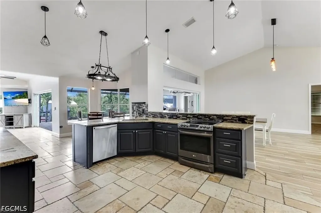 2013 Everest Parkway Cape Coral FL 33904