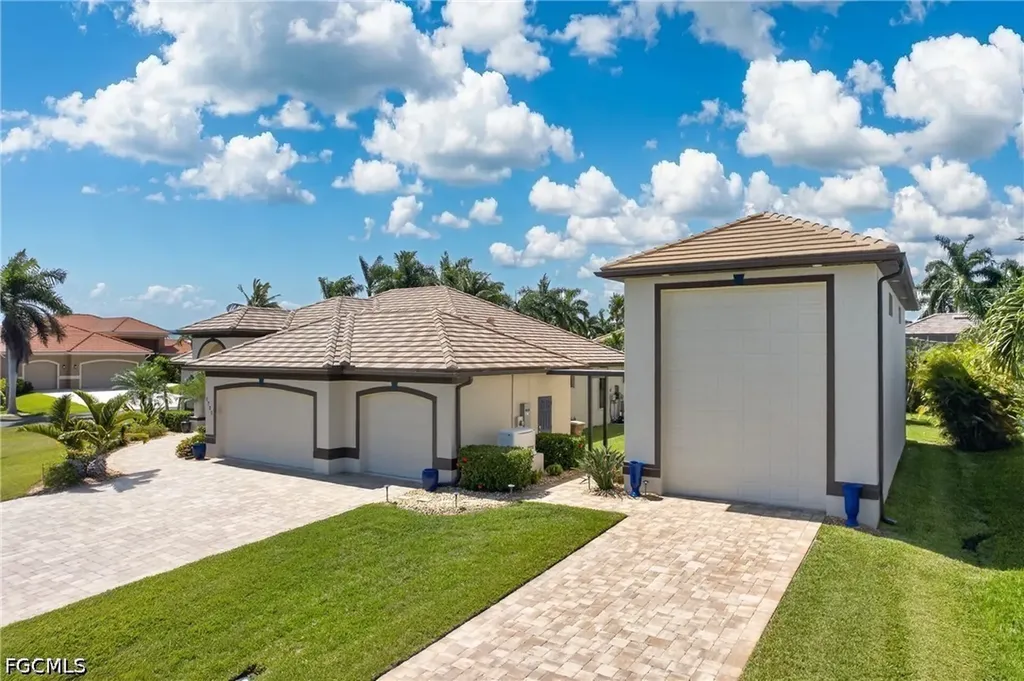 1725 SW 52nd Terrace Cape Coral FL 33914