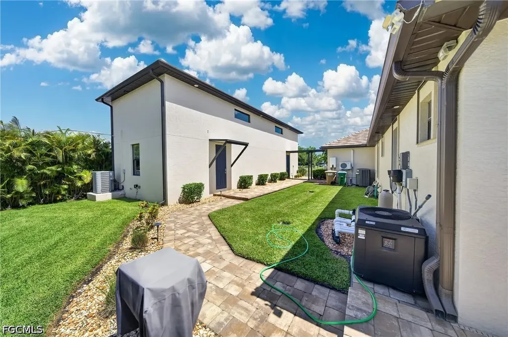 1725 SW 52nd Terrace Cape Coral FL 33914