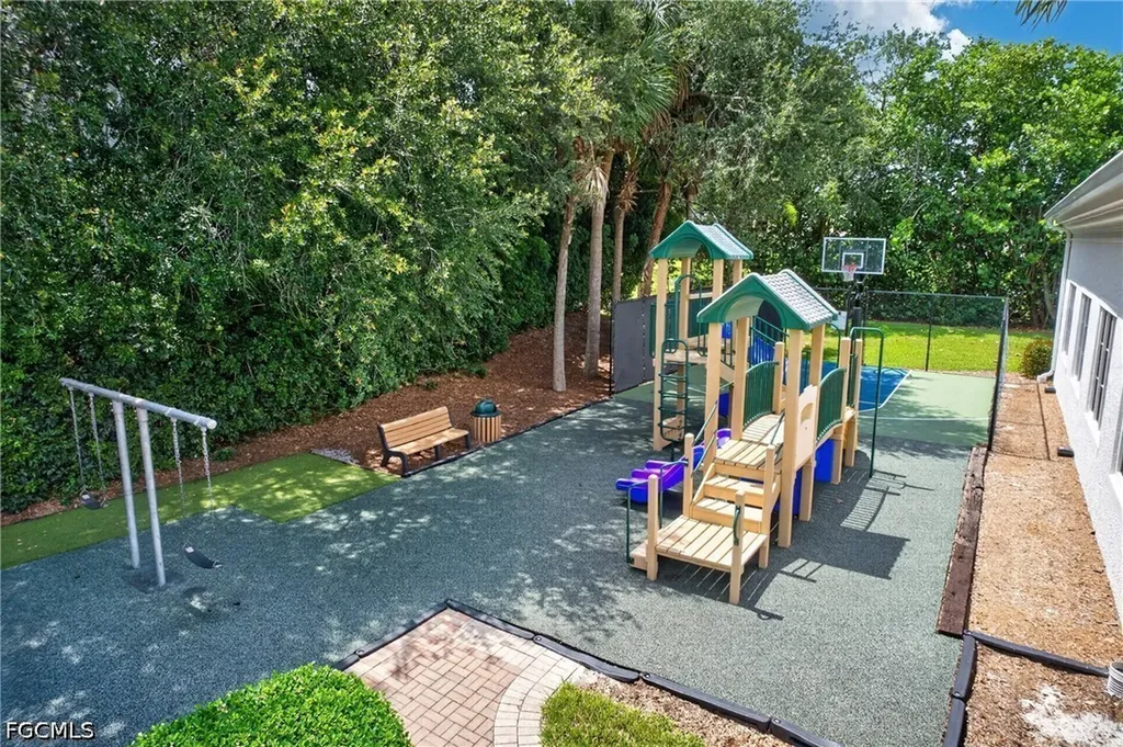 1855 Les Chateaux Boulevard Naples FL 34109