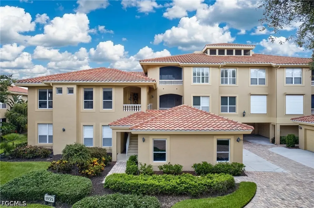1855 Les Chateaux Boulevard Naples FL 34109