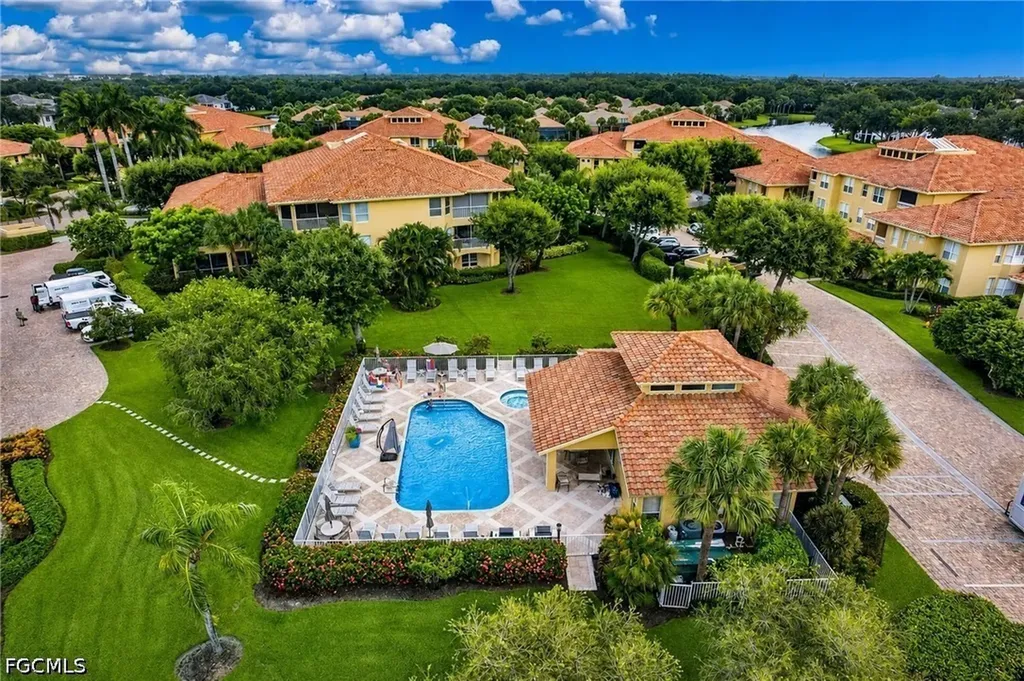 1855 Les Chateaux Boulevard Naples FL 34109