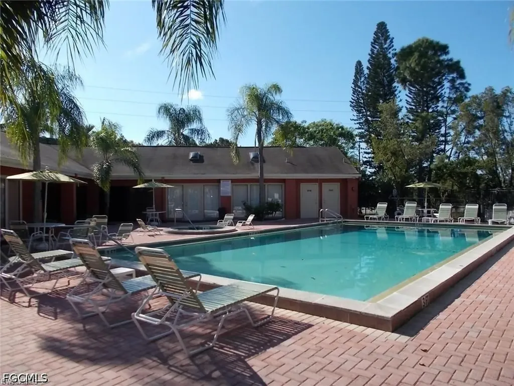 2855 Winkler Avenue Fort Myers FL 33916