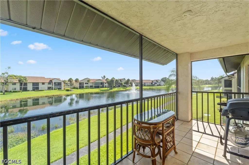 8565 Charter Club Circle Fort Myers FL 33919
