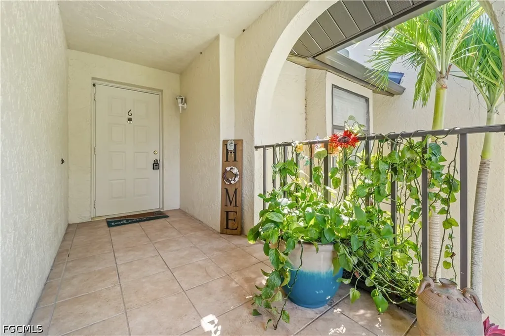 8565 Charter Club Circle Fort Myers FL 33919