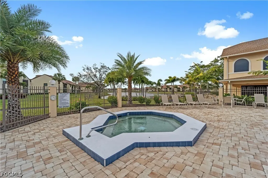 8565 Charter Club Circle Fort Myers FL 33919