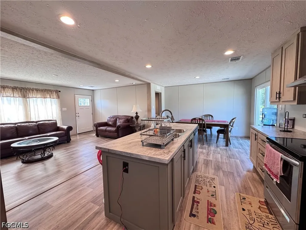 220 N Zambria Street Clewiston FL 33440