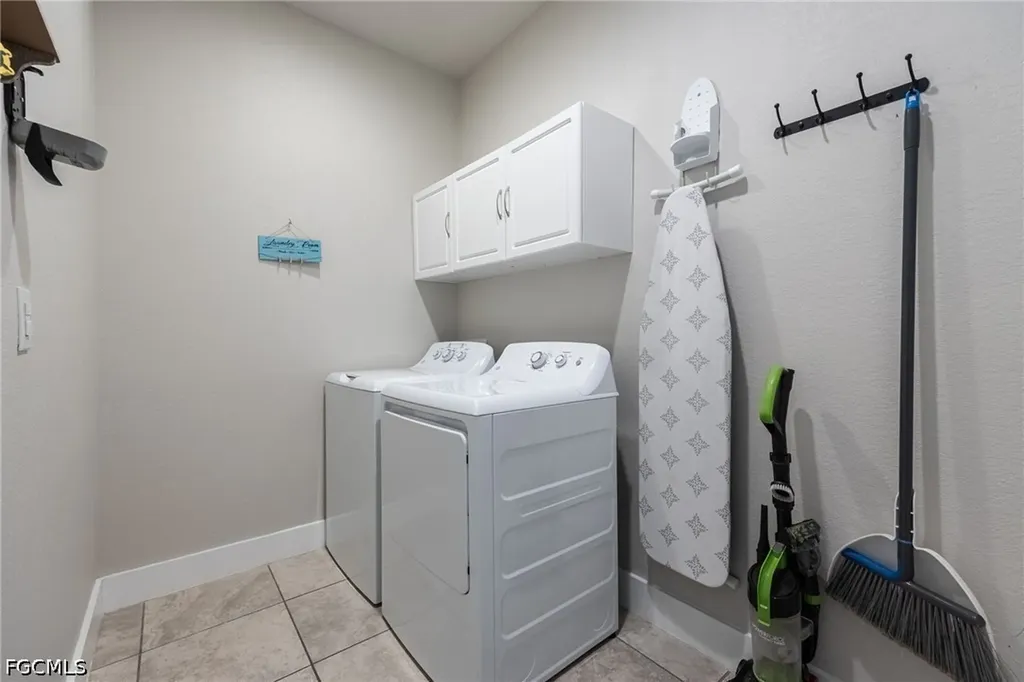 207 Gleason Parkway Cape Coral FL 33914