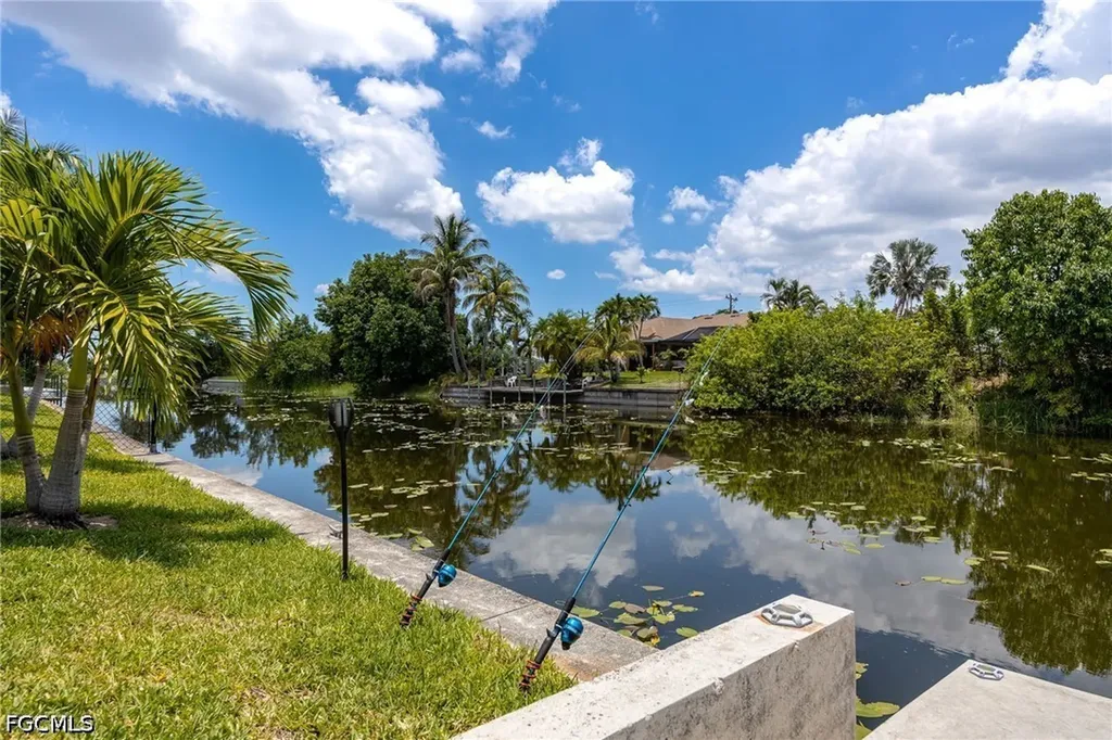 207 Gleason Parkway Cape Coral FL 33914