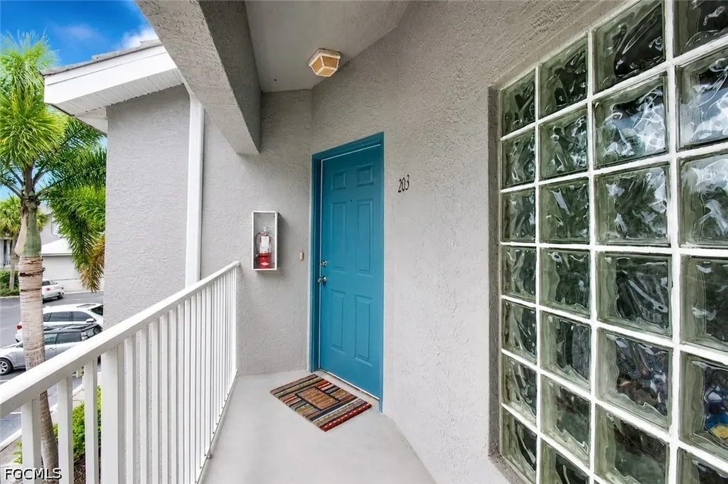 Fort Myers FL, 12081 Summergate Circle, Unit 203