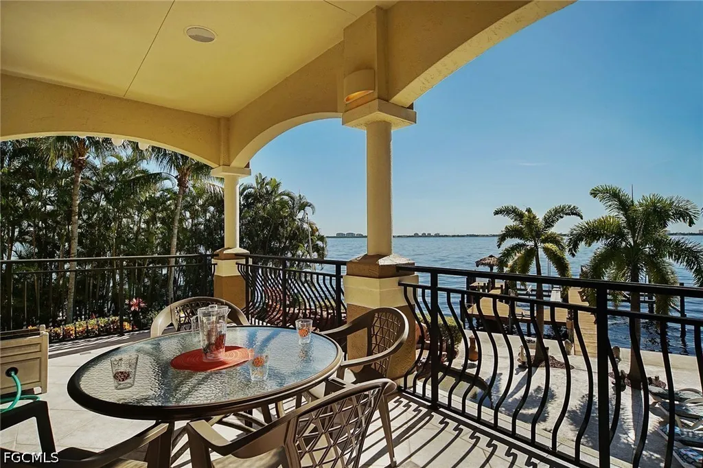 232 Bayshore Drive Cape Coral FL 33904