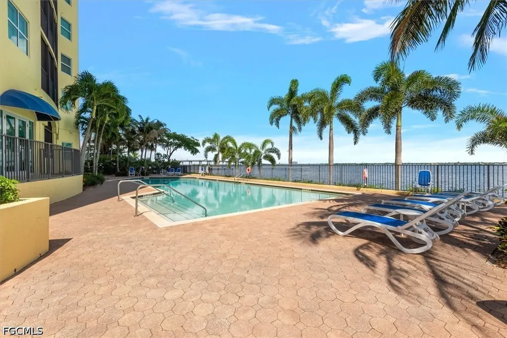 2797 1st Street NW Fort Myers FL 33916