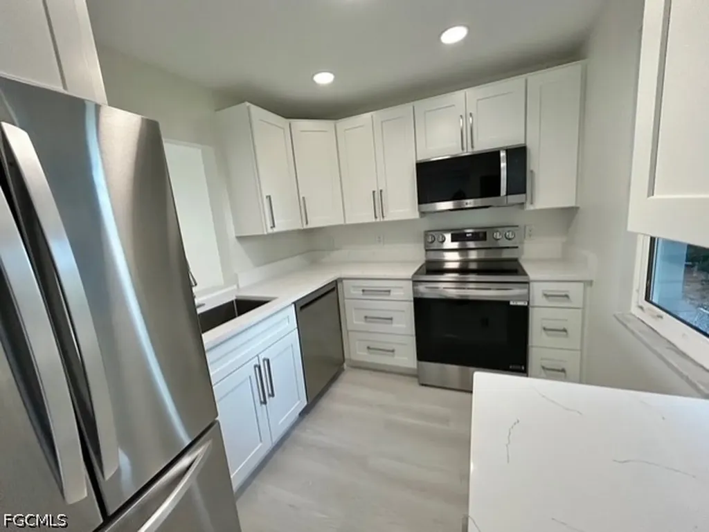 Fort Myers FL, 1740 Pine Valley Drive, Unit 113