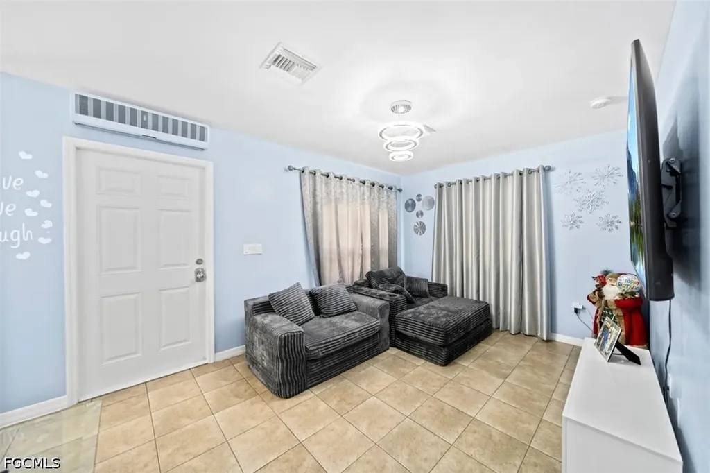 1243 Earnest Street E Lehigh Acres FL 33974