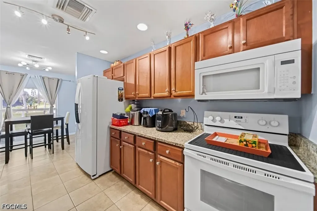 1243 Earnest Street E Lehigh Acres FL 33974