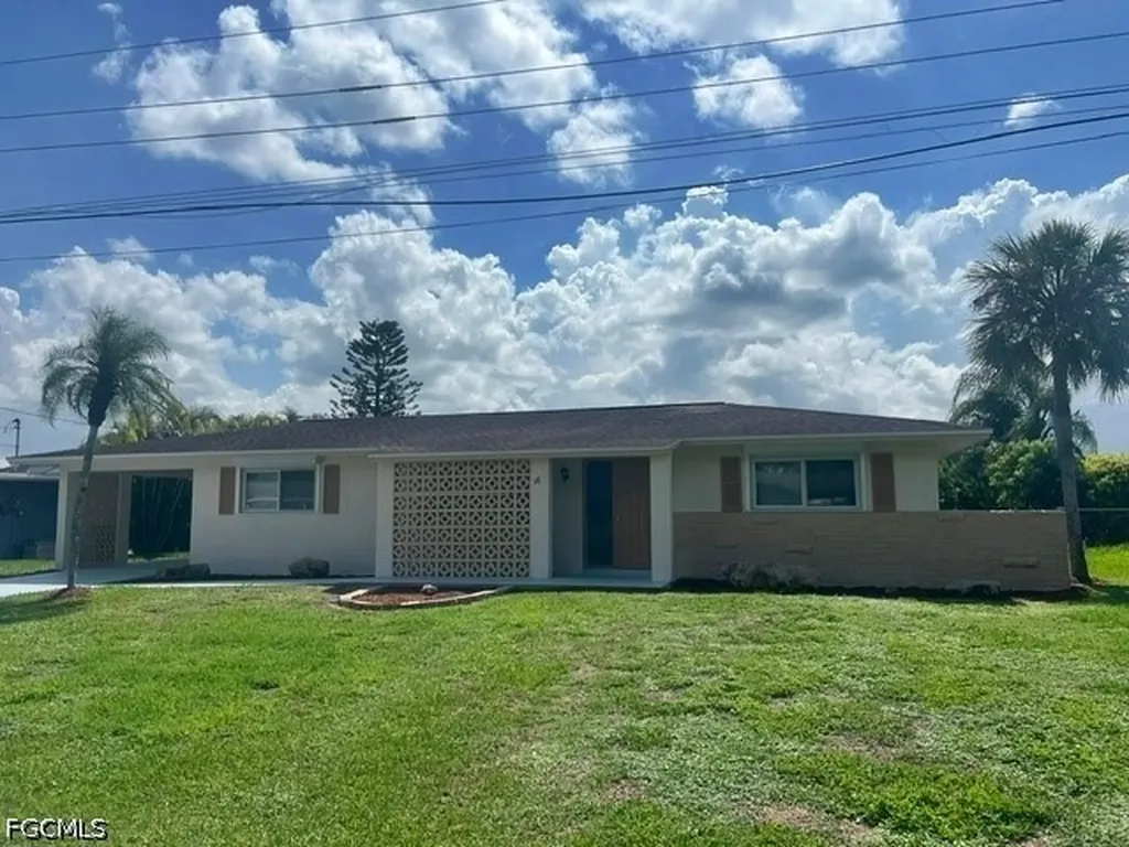 16 Greenwood Avenue Lehigh Acres FL 33936