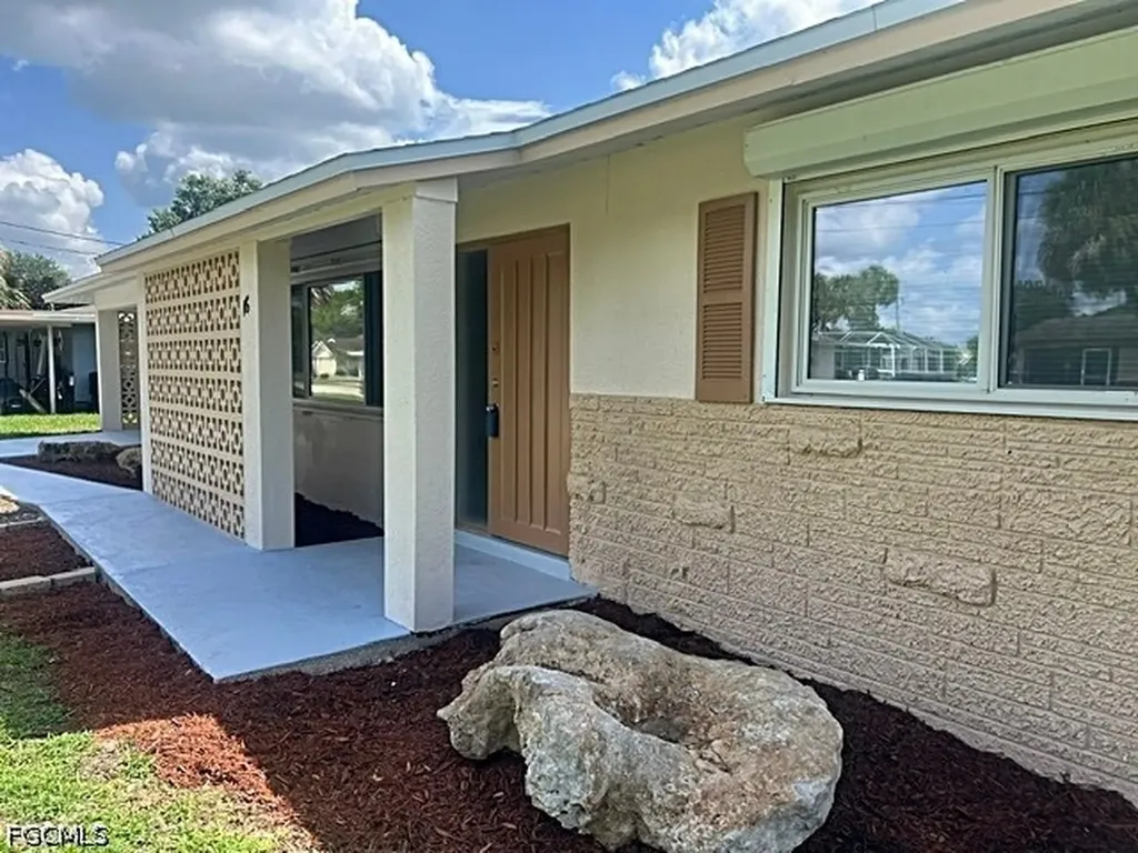 16 Greenwood Avenue Lehigh Acres FL 33936