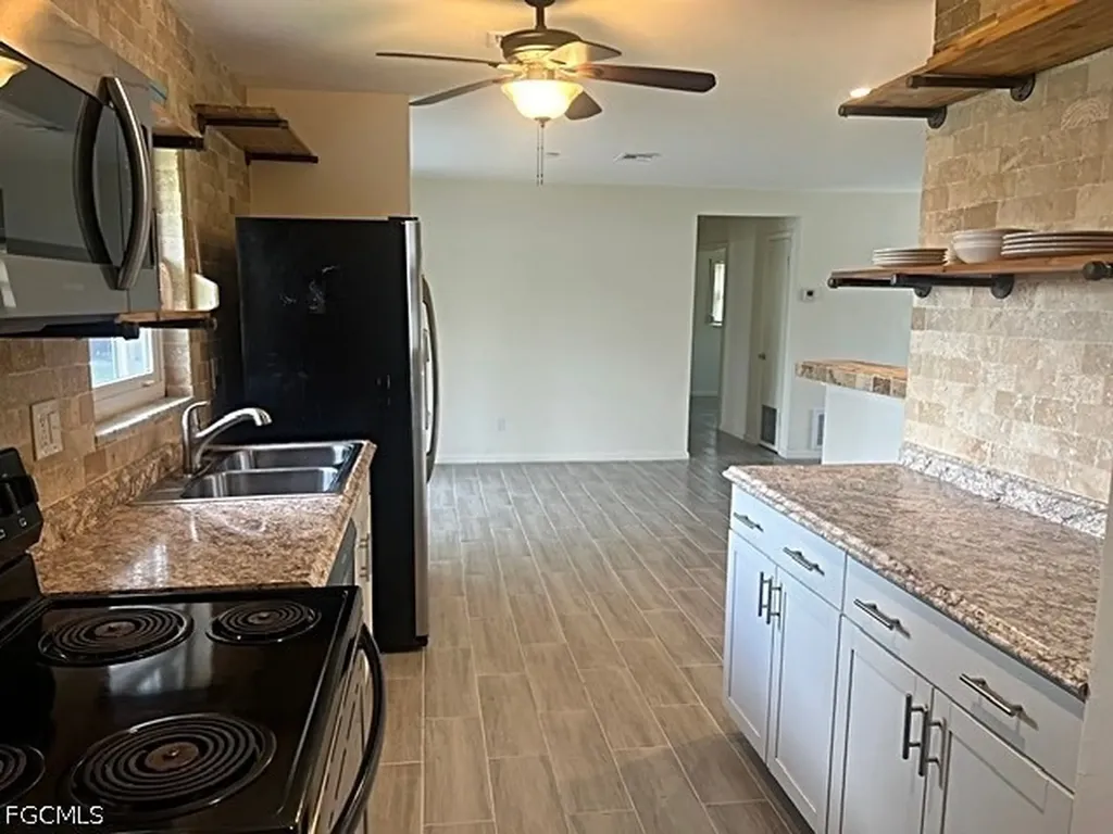 16 Greenwood Avenue Lehigh Acres FL 33936