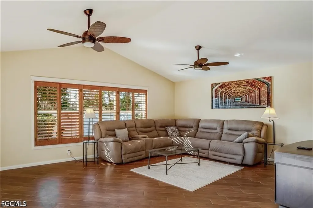 1922 Cape Coral Parkway W Cape Coral FL 33914