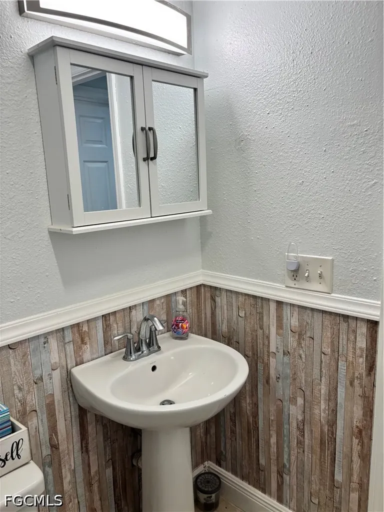 2757 Garden Street North Fort Myers FL 33917