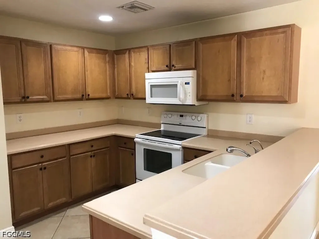 2122 NE 14th Avenue Cape Coral FL 33909