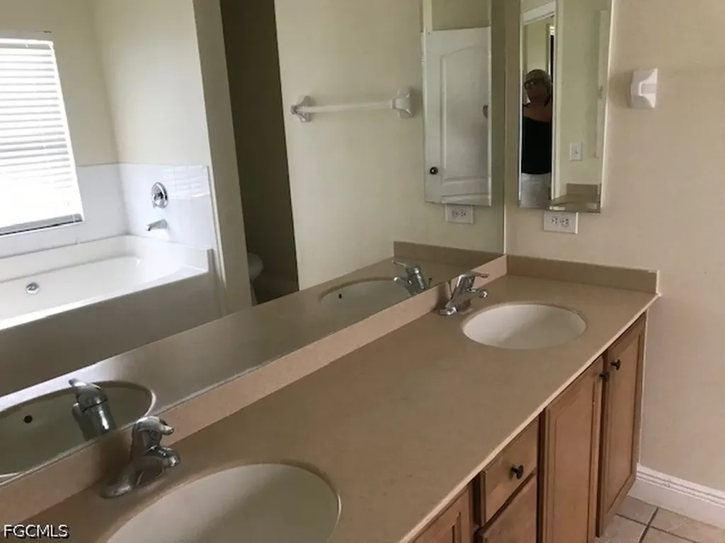 2122 NE 14th Avenue Cape Coral FL 33909