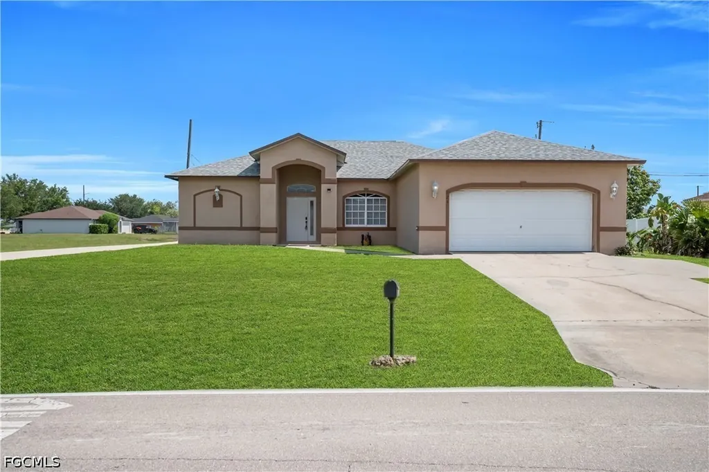 21 Kismet Parkway E Cape Coral FL 33909