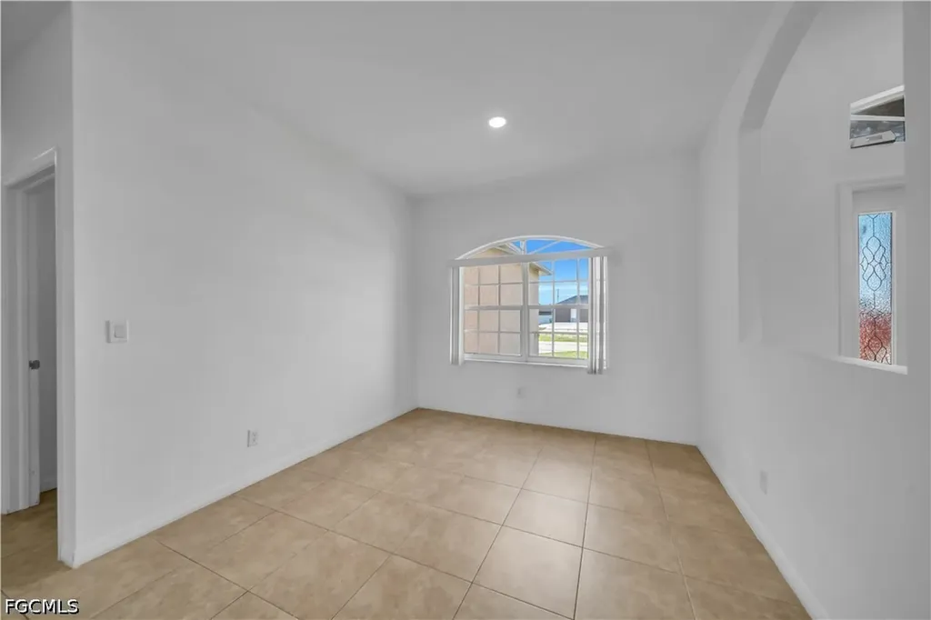 21 Kismet Parkway E Cape Coral FL 33909