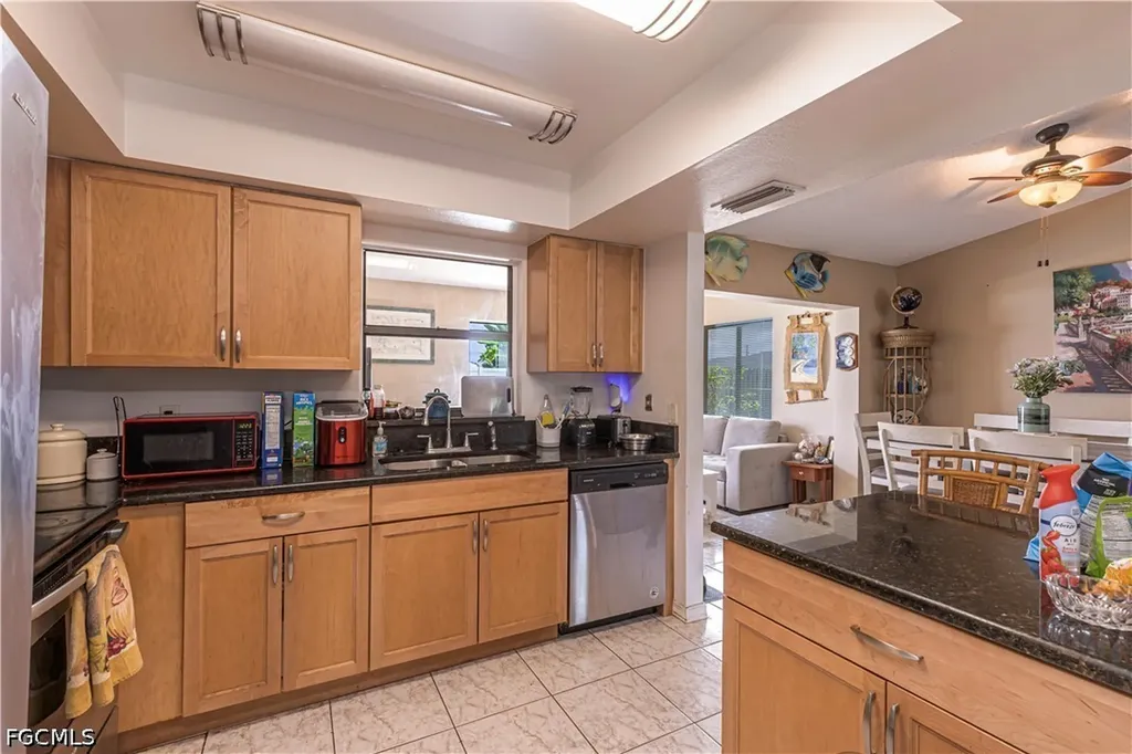 1112 SE 13th Place Cape Coral FL 33990