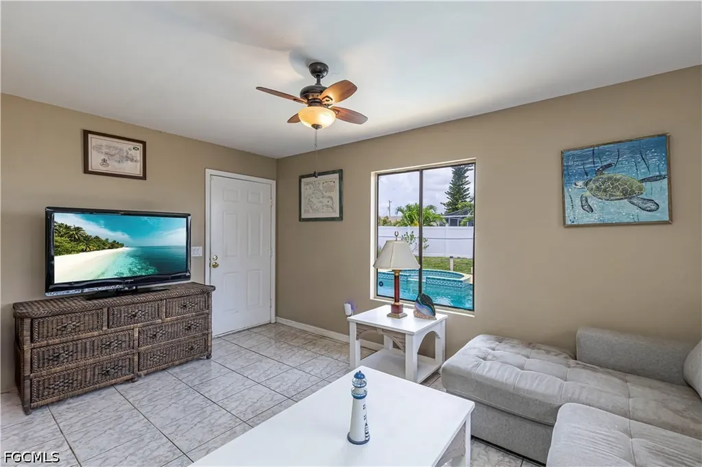 1112 SE 13th Place Cape Coral FL 33990