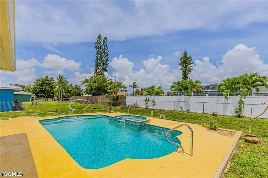 1112 SE 13th Place Cape Coral FL 33990