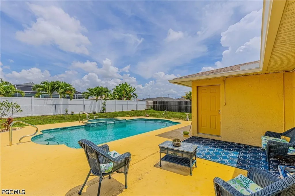 1112 SE 13th Place Cape Coral FL 33990
