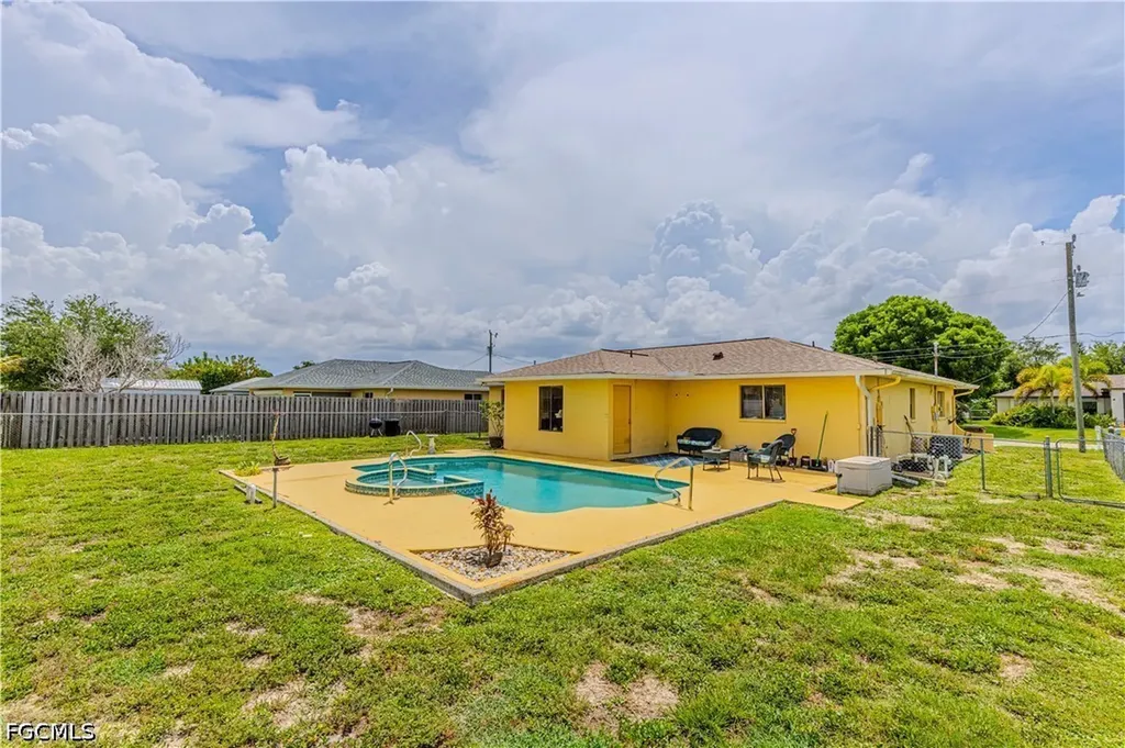 1112 SE 13th Place Cape Coral FL 33990