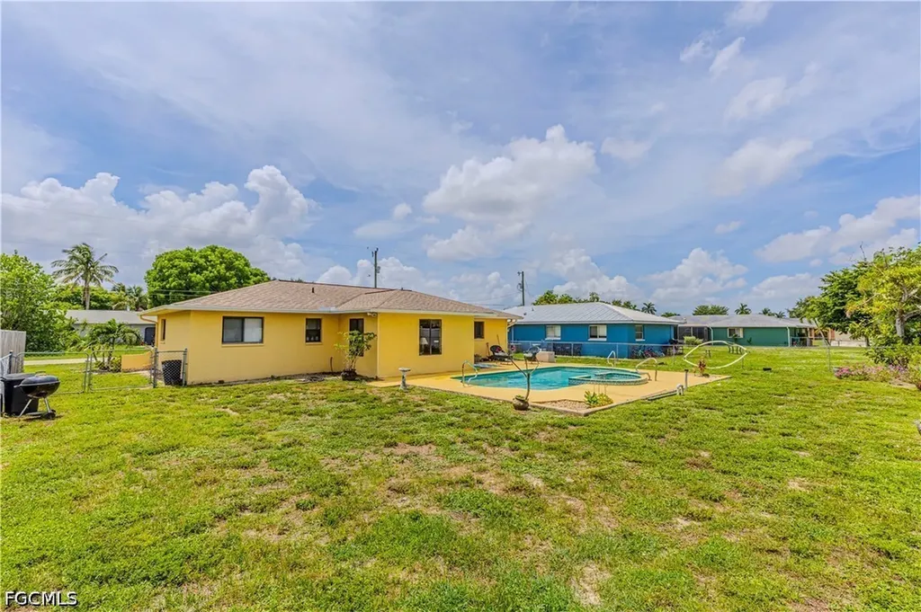 1112 SE 13th Place Cape Coral FL 33990
