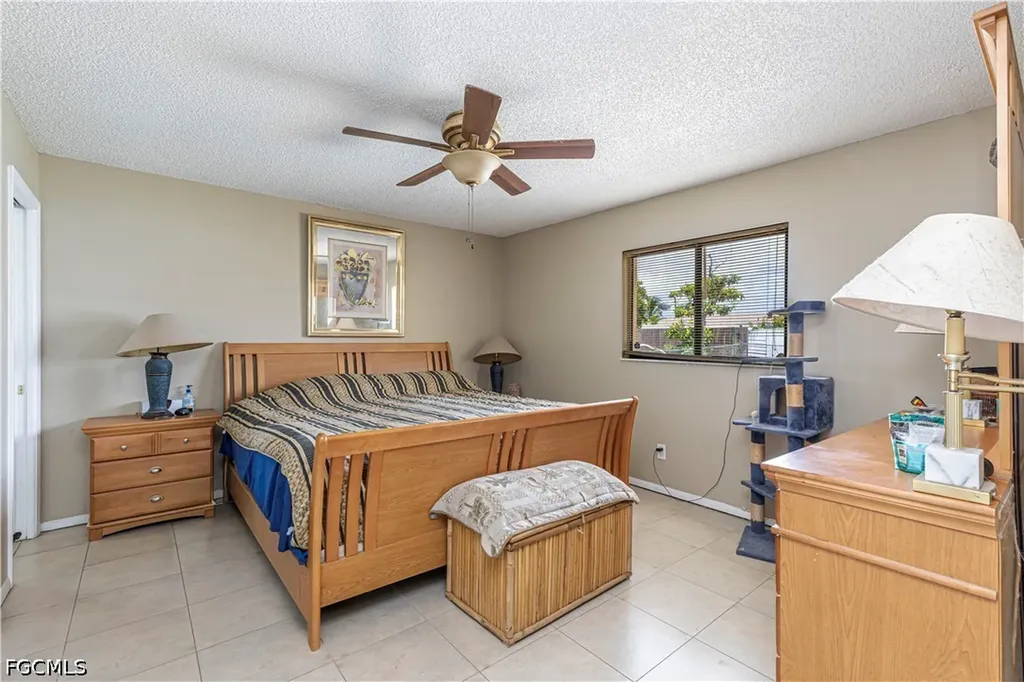 1112 SE 13th Place Cape Coral FL 33990