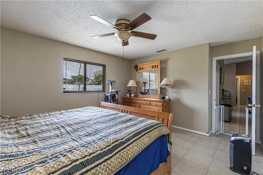 1112 SE 13th Place Cape Coral FL 33990